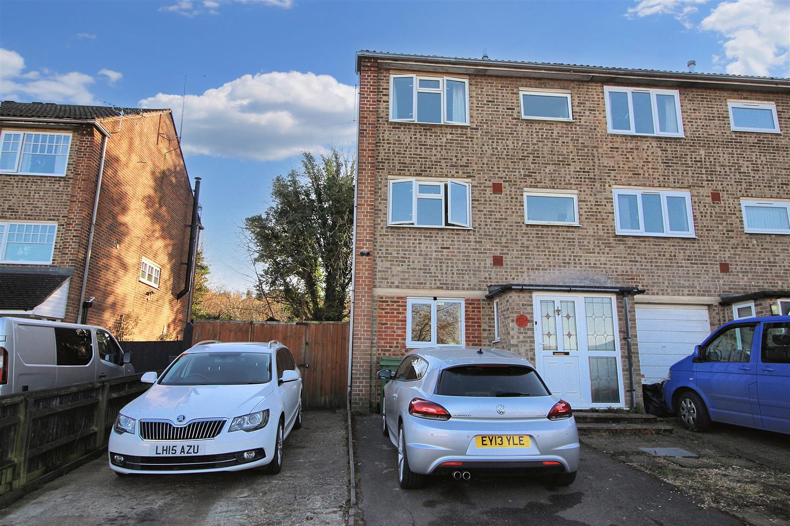 4 bed property in Lister Close, Reading